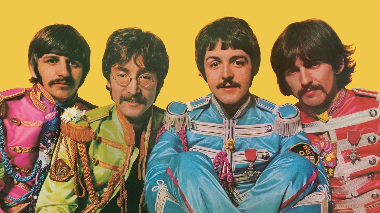 *Los Beatles en Sgt. Pepper's Lonely Hearts Club Band